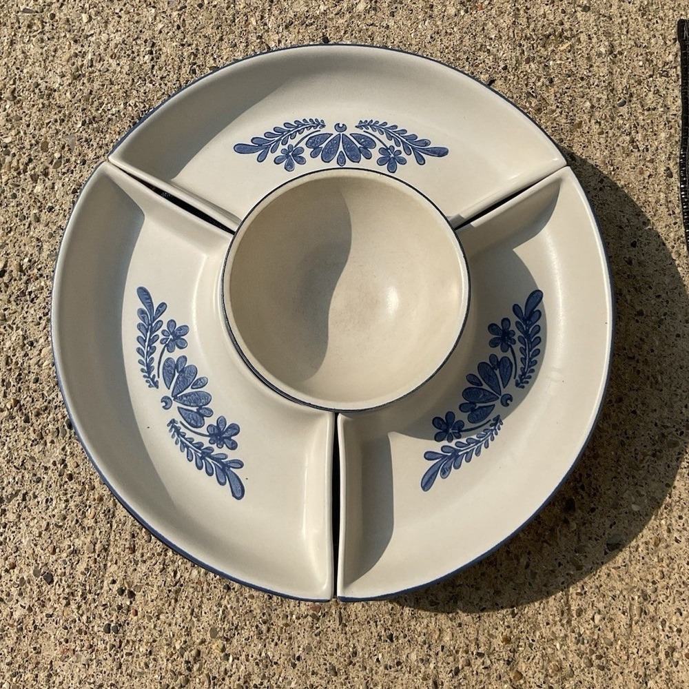Pfaltzgraff Yorktowne 4 Piece Chip & Dip Vegetable Set Tray